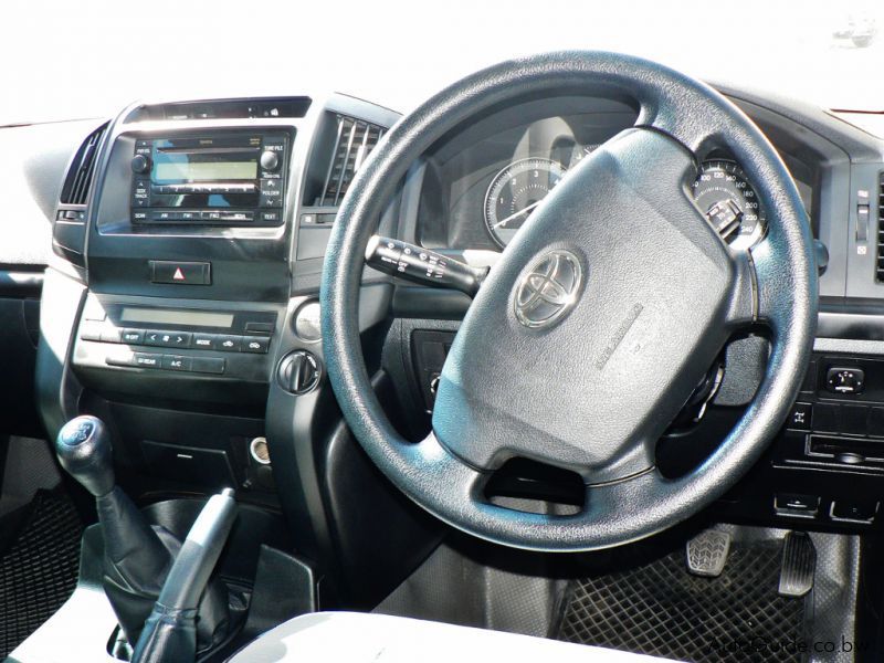 Toyota Land Cruiser 200 Series V8 GX in Botswana