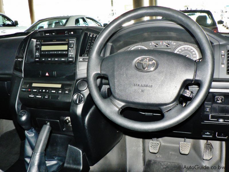 Toyota Land Cruiser 200 Series TD V8 GX in Botswana