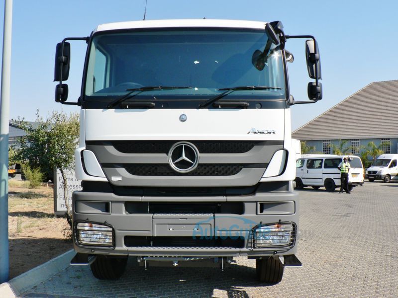 Mercedes-Benz Axor 3340 S/33 in Botswana