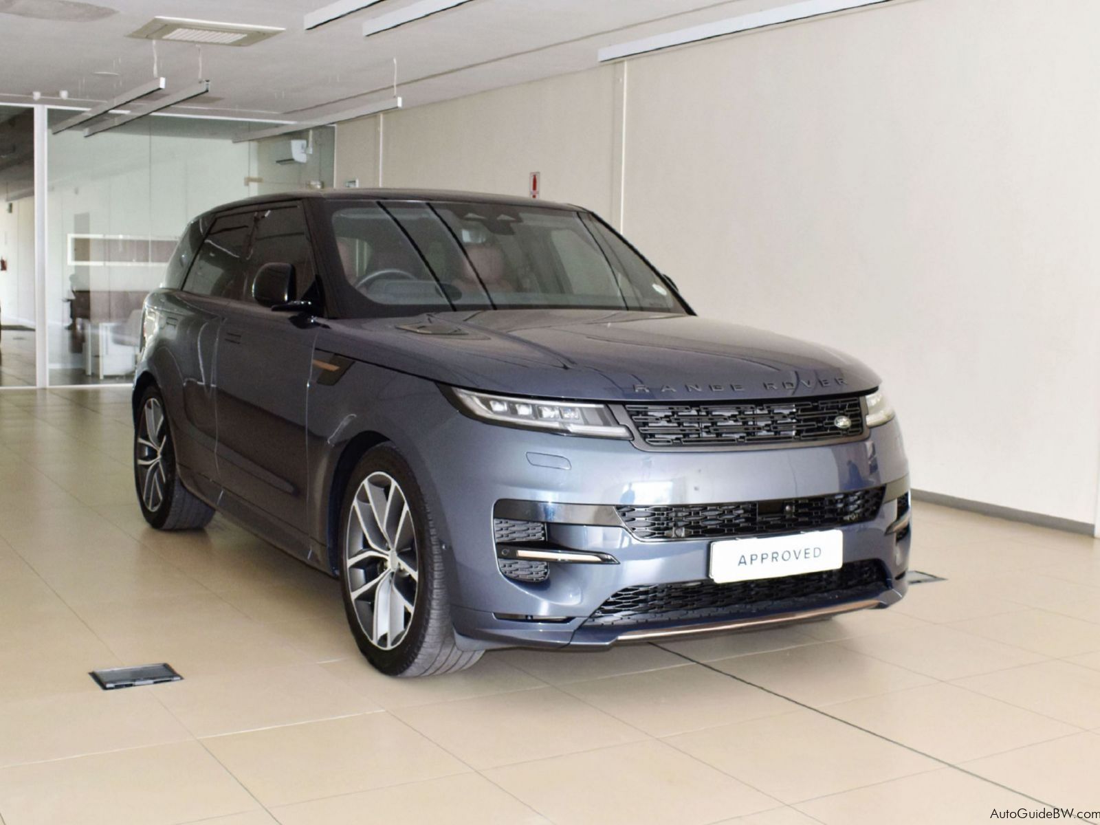 Range Rover Sport P400 Dynamic SE in Botswana