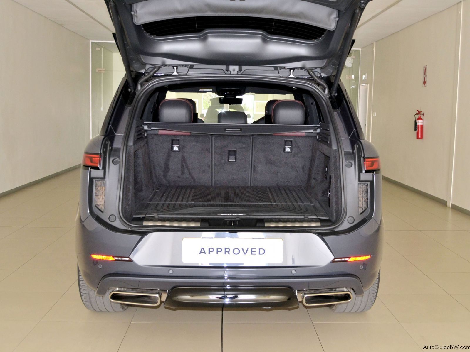 Range Rover Sport P400 Dynamic SE in Botswana