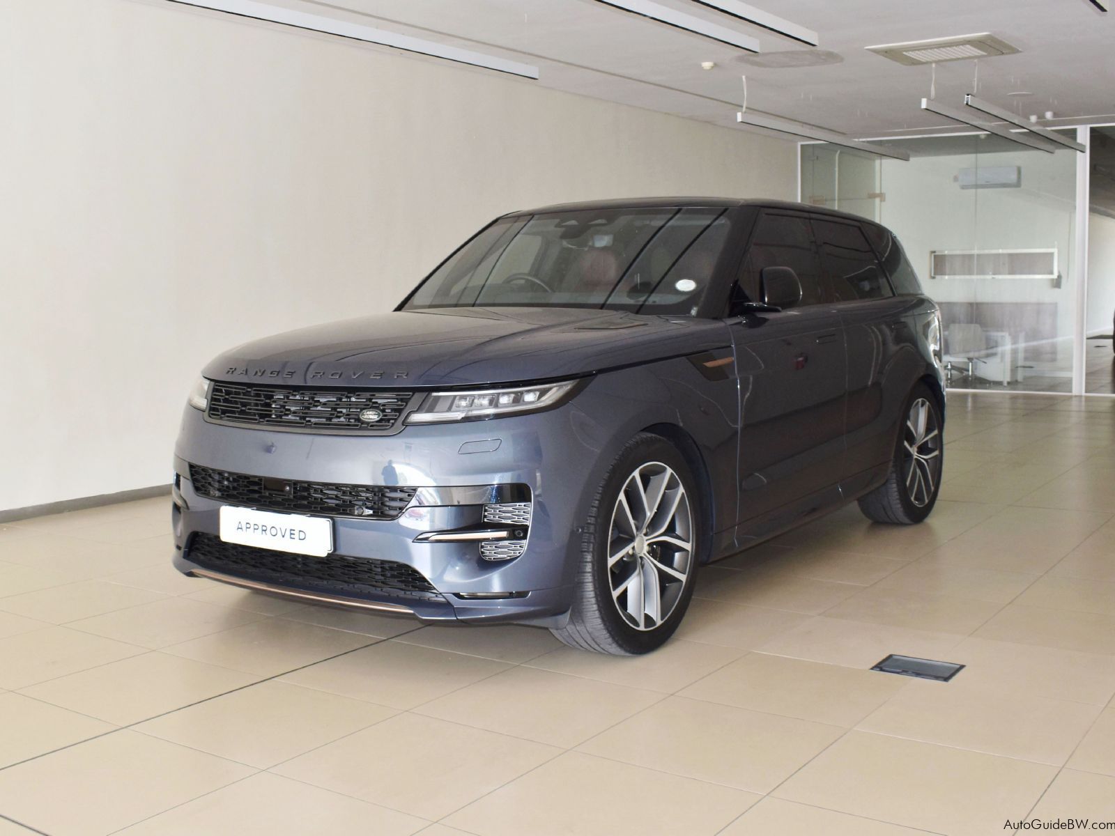 Range Rover Sport P400 Dynamic SE in Botswana