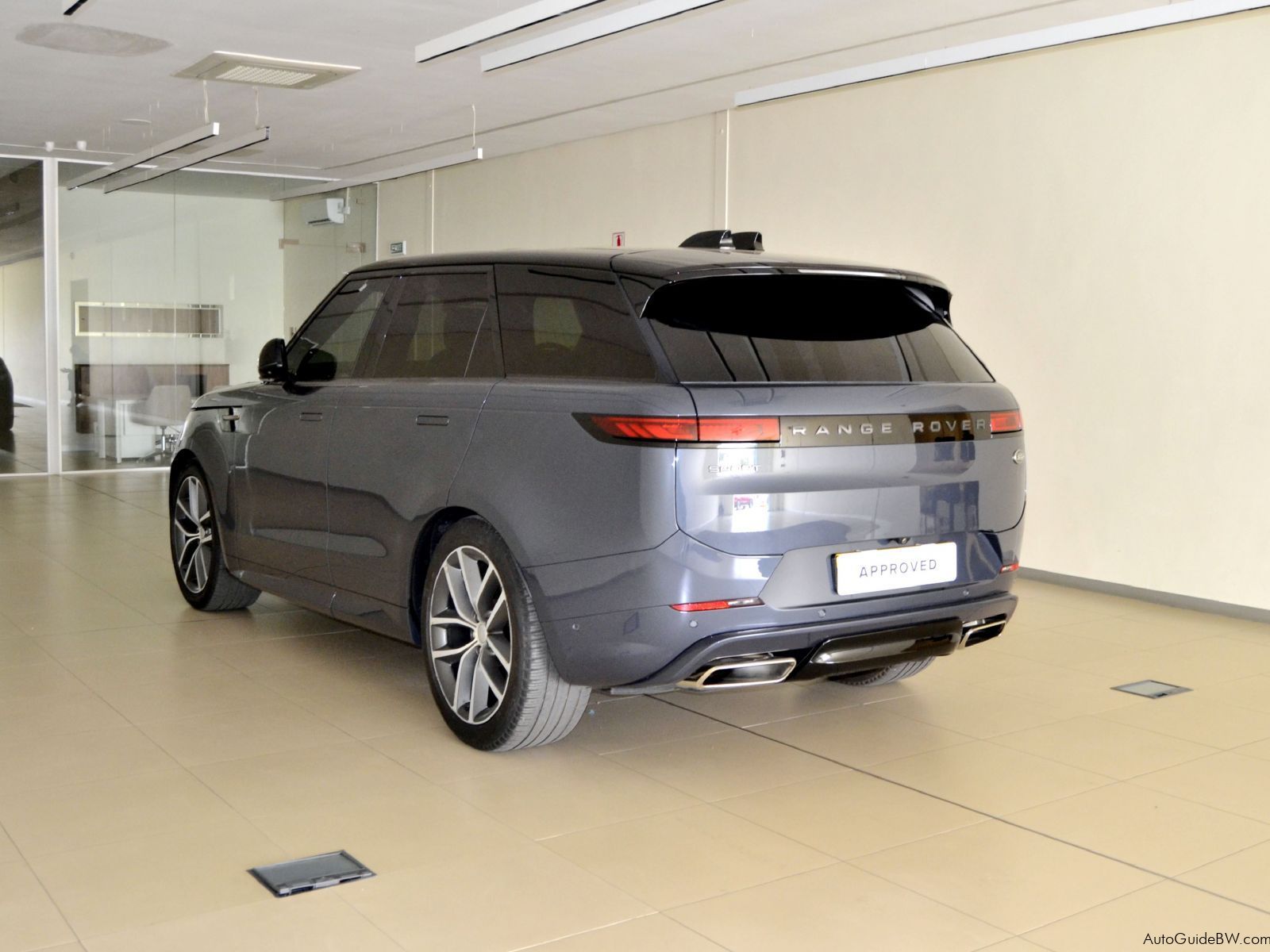 Range Rover Sport P400 Dynamic SE in Botswana