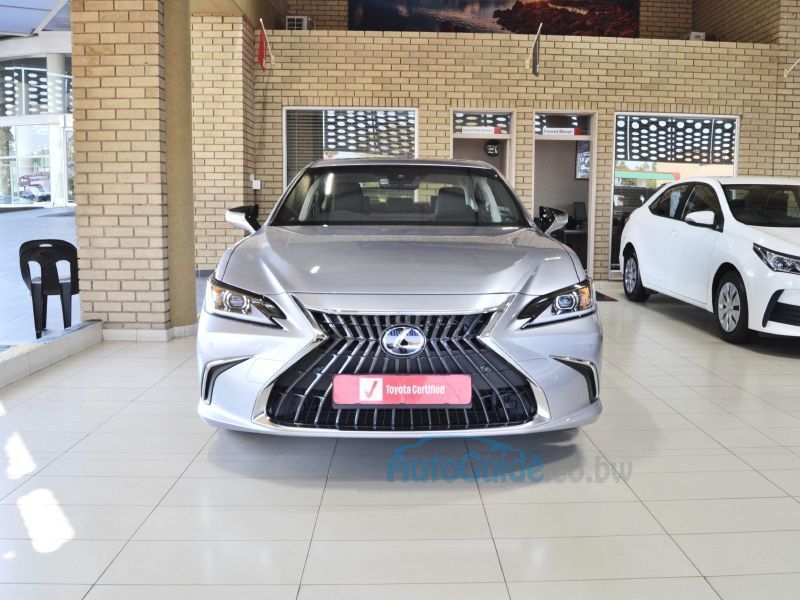 Lexus ES 300H - Petrol/Hybrid in Botswana