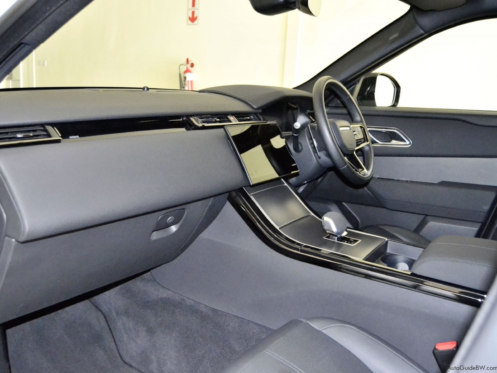 Range Rover Velar D300 Dynamic SE in Botswana