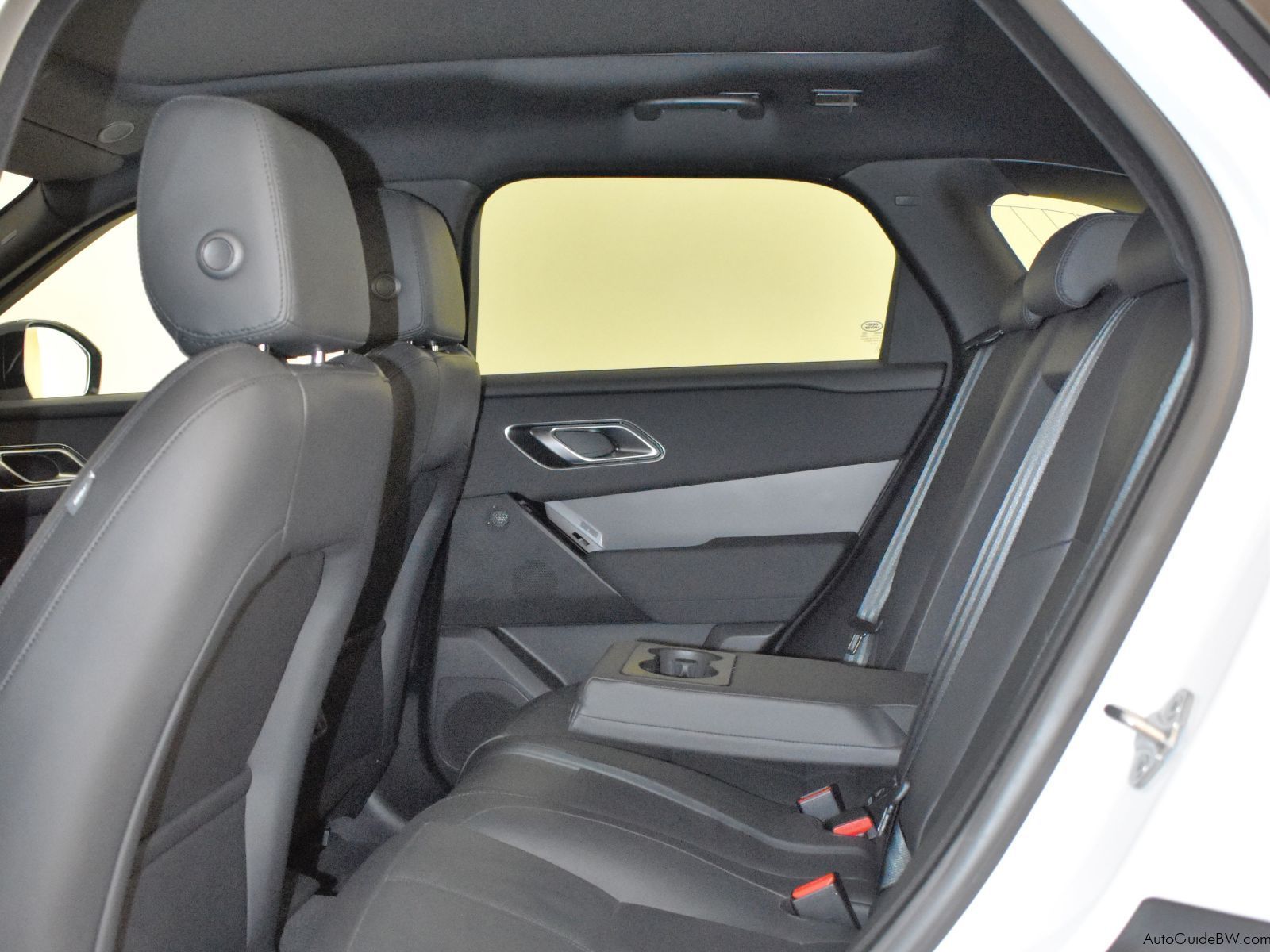 Range Rover Velar D300 Dynamic SE in Botswana