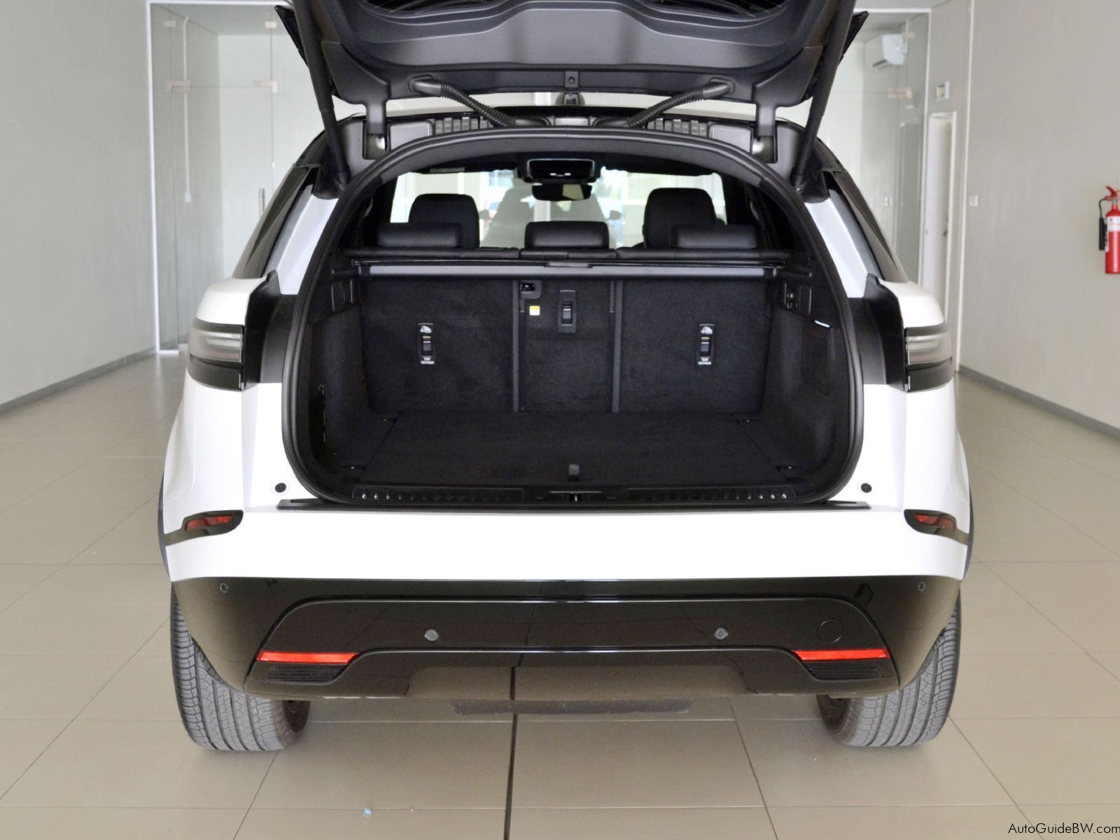 Range Rover Velar D300 Dynamic SE in Botswana