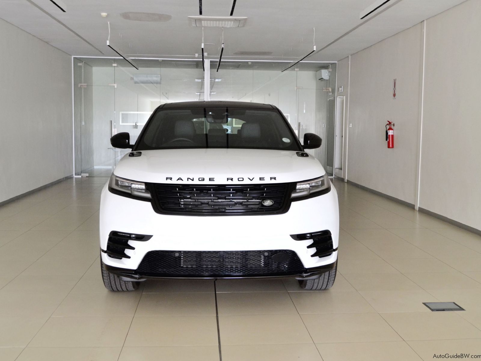 Range Rover Velar D300 Dynamic SE in Botswana
