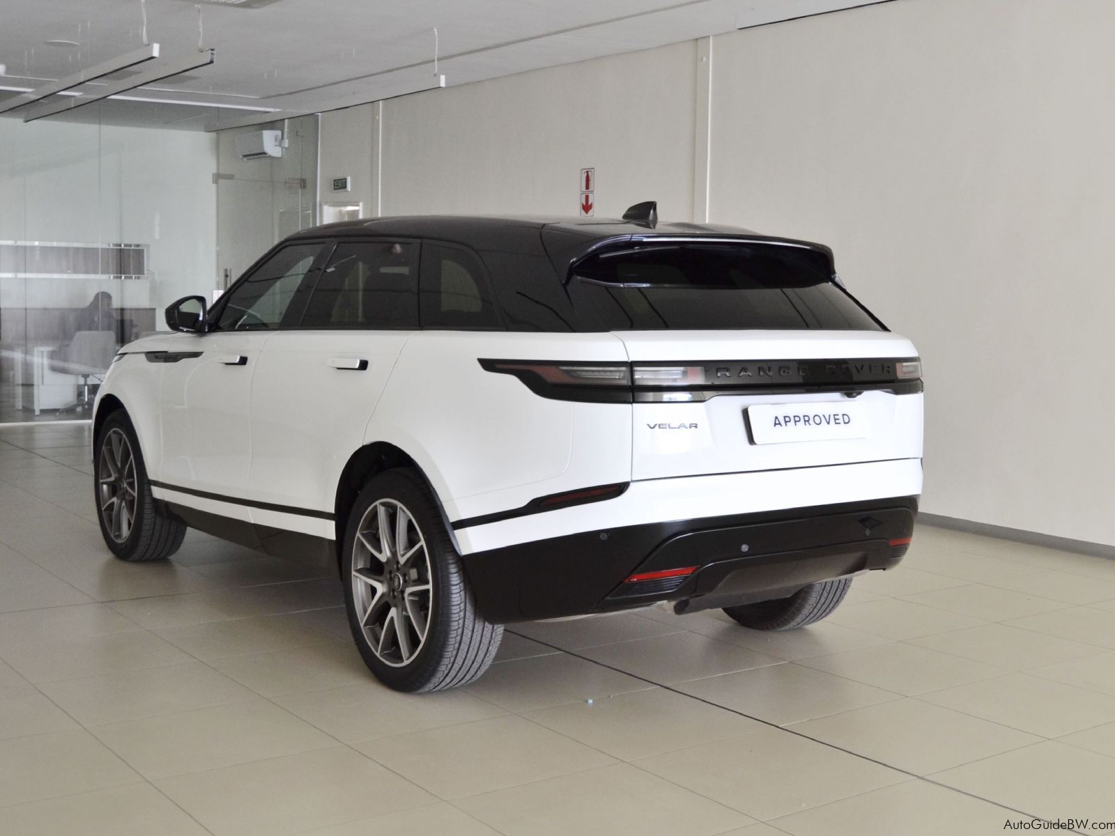 Range Rover Velar D300 Dynamic SE in Botswana