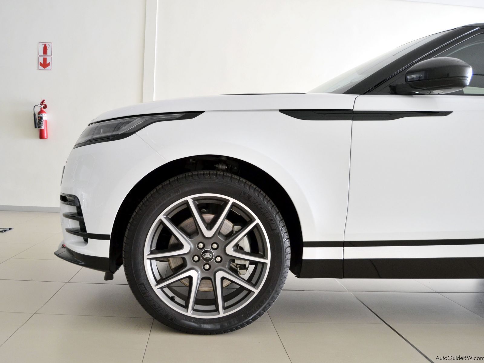 Range Rover Velar D300 Dynamic SE in Botswana
