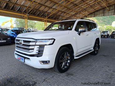 Pre-owned Toyota Land Cruiser V6 ZX for sale in 