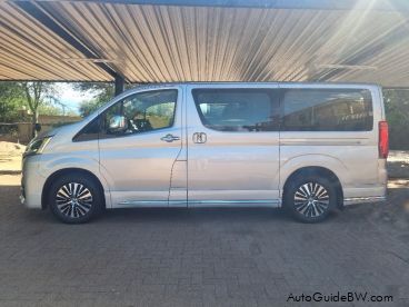 Pre-owned Toyota Quantum VX PREMIUM for sale in 