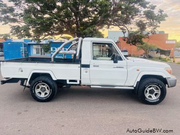 Pre-owned Toyota Land Cruiser V6,4.0L petrol for sale in 