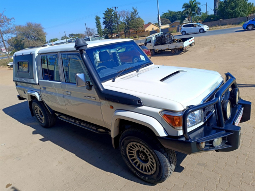 Toyota Land Cruiser 4.5 LX V8 in Botswana