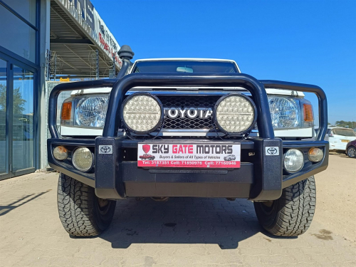 Toyota Land Cruiser 4.5 LX V8 in Botswana