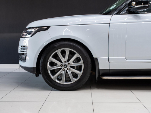 Range Rover Vogue 5.0 V8 Supercharged in Botswana