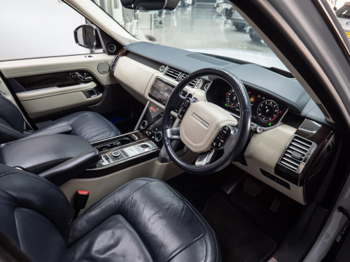 Range Rover Vogue 5.0 V8 Supercharged in Botswana