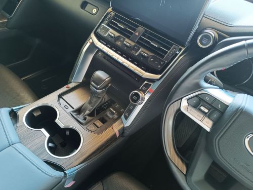 Toyota Land Cruiser V6 ZX in Botswana