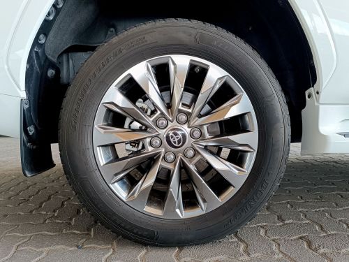 Toyota Land Cruiser V6 ZX in Botswana