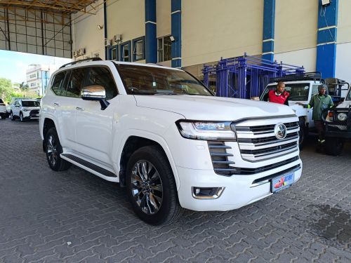 Toyota Land Cruiser V6 ZX in Botswana