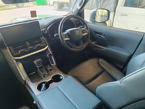Toyota Land Cruiser V6 ZX in Botswana