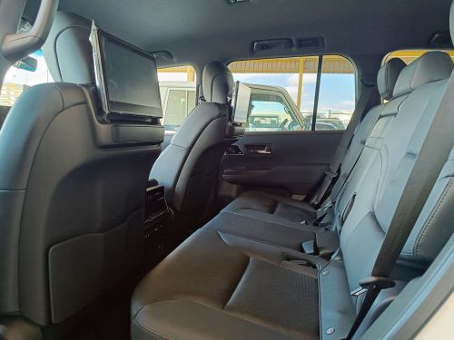 Toyota Land Cruiser V6 ZX in Botswana