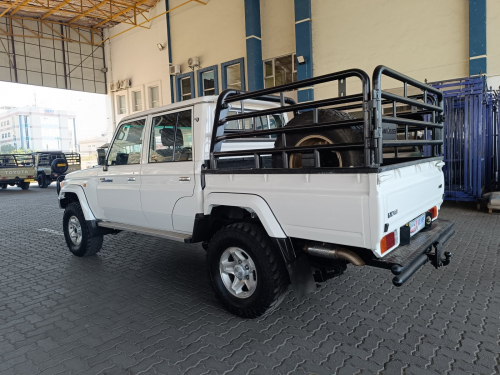 Toyota Land Cruiser 4.5 V8 LX in Botswana