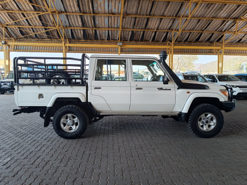 Toyota Land Cruiser 4.5 V8 LX in Botswana