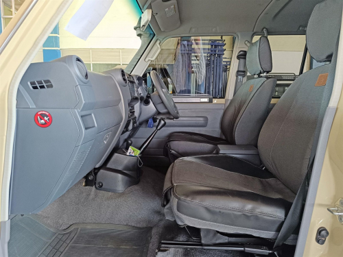 Toyota Land Cruiser 4.5 V8 LX in Botswana