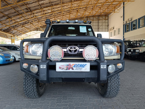Toyota Land Cruiser 4.5 V8 LX in Botswana