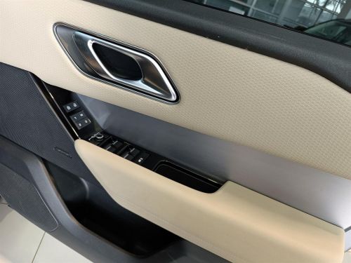 Land Rover Range Rover Velar D300 R-Dynamic SE in Botswana