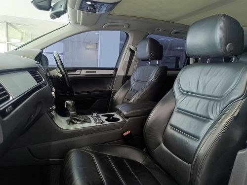 Volkswagen Touareg R-Line V8 TDi in Botswana