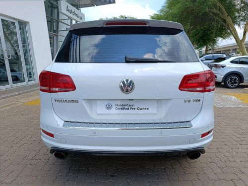 Volkswagen Touareg R-Line V8 TDi in Botswana