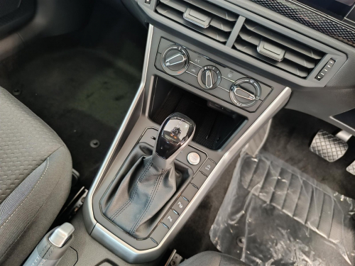 Volkswagen Polo 1.0TSI Life DSG in Botswana