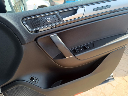 Volkswagen Touareg V6 TDi BlueMotion in Botswana