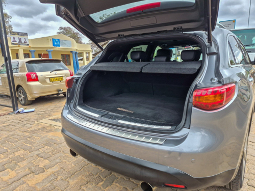 Infiniti FX50S PRM in Botswana