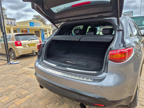 Infiniti FX50S PRM in Botswana