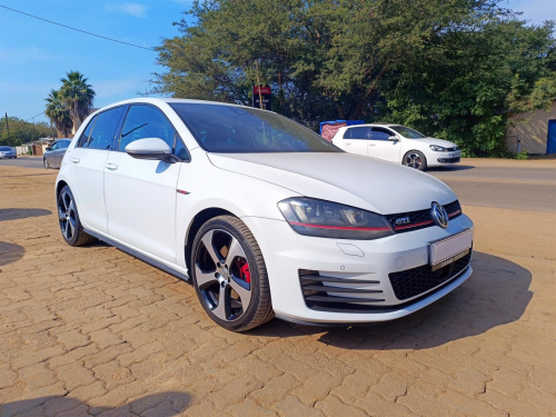 Volkswagen Golf 7 GTi 2.0L DSG in Botswana