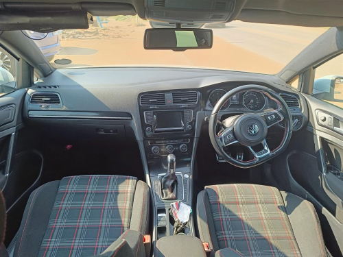 Volkswagen Golf 7 GTi 2.0L DSG in Botswana