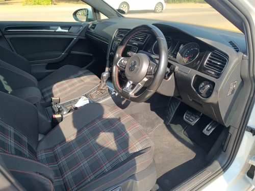 Volkswagen Golf 7 GTi 2.0L DSG in Botswana