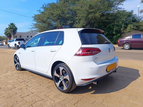 Volkswagen Golf 7 GTi 2.0L DSG in Botswana