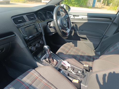 Volkswagen Golf 7 GTi 2.0L DSG in Botswana
