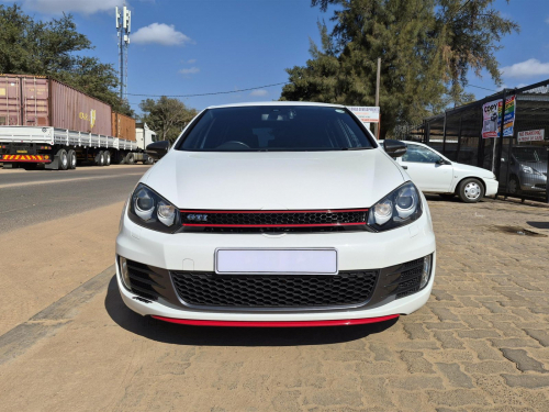 Volkswagen Golf 2.0L DSG in Botswana