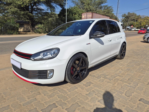 Volkswagen Golf 2.0L DSG in Botswana