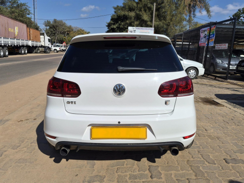 Volkswagen Golf 2.0L DSG in Botswana