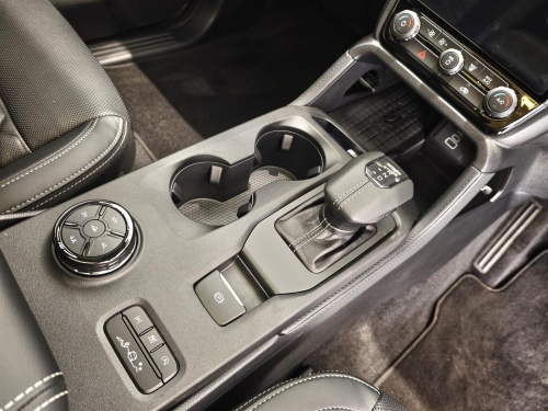 Ford Everest Platinum AWD 3.0L A/T10 in Botswana