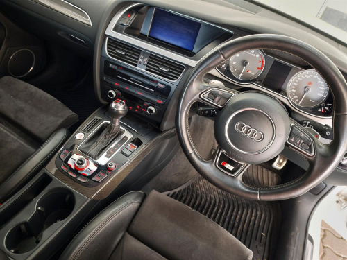 Audi S4 Quattro S Tronic V6T in Botswana