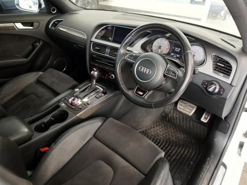 Audi S4 Quattro S Tronic V6T in Botswana