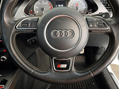 Audi S4 Quattro S Tronic V6T in Botswana