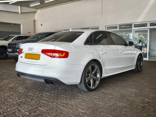 Audi S4 Quattro S Tronic V6T in Botswana